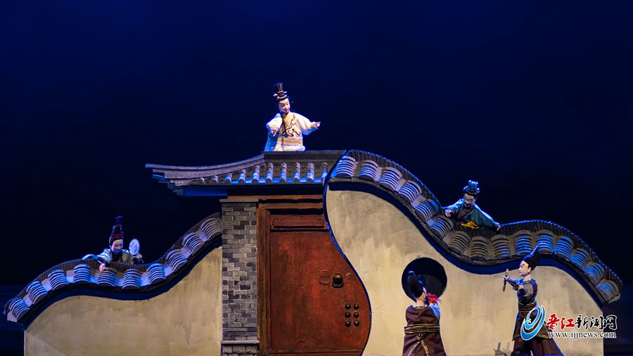 新编传统布袋戏《衣衫换江山》剧目研讨会在晋江举行